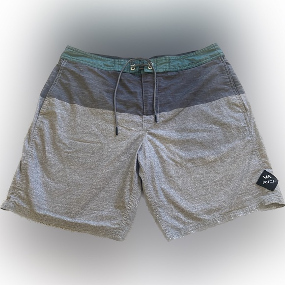 RVCA boardshorts size 33 - Picture 2 of 4